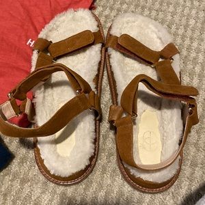 Porte & Paire Shearling and suede sandals